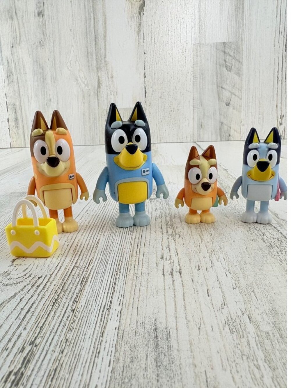 Bluey LOT of 4 Family SHOPPING Grocery Purse Dad Mum Figures Bingo Bandit Chilli
